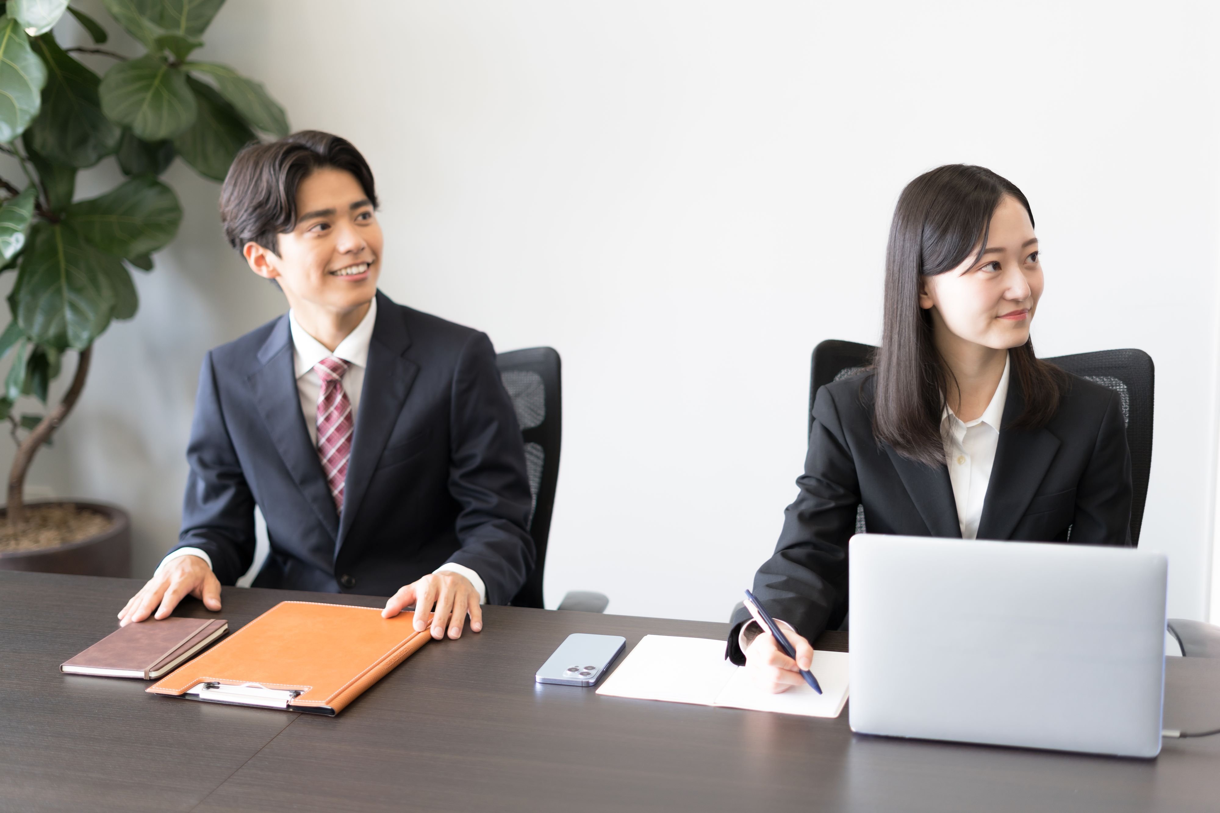 総合職_人物_仕事風景②