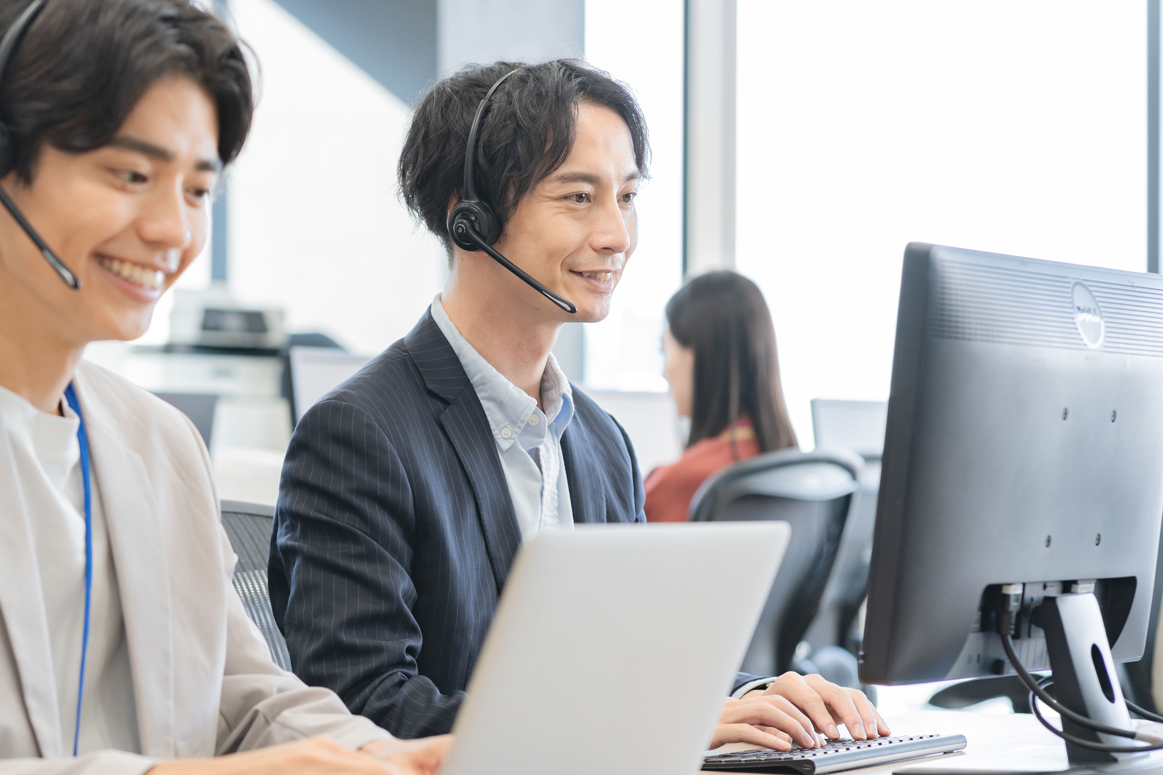総合職_人物_仕事風景①